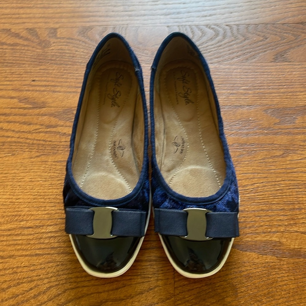 Soft style (a hush puppies company) flats with bow